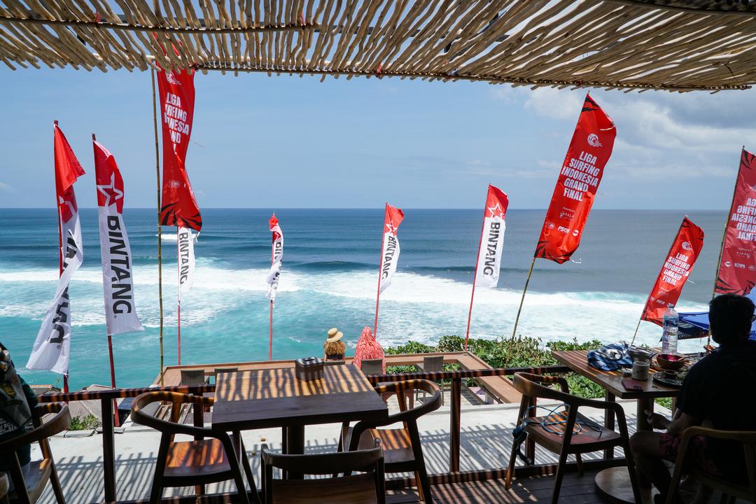 Hari Kedua Liga Surfing Indonesia 2024 Grand Final yang Diselenggarakan oleh Kala Surf Camp dan BINTANG Crystal Menampilkan Aksi Seharian di Kondisi Uluwatu yang Sempurna